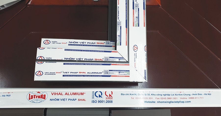 Hệ nhôm Việt Pháp có giá thành rẻ, đa dạng thiết kế